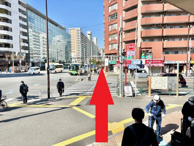 交差点を直進