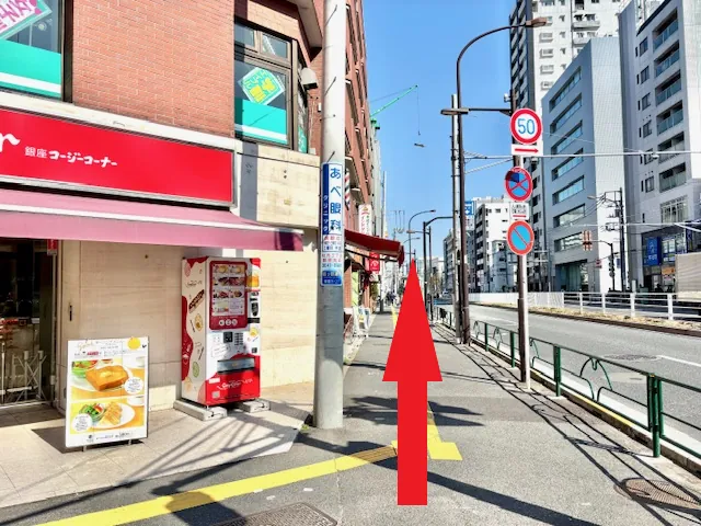 コージーコーナーを右折